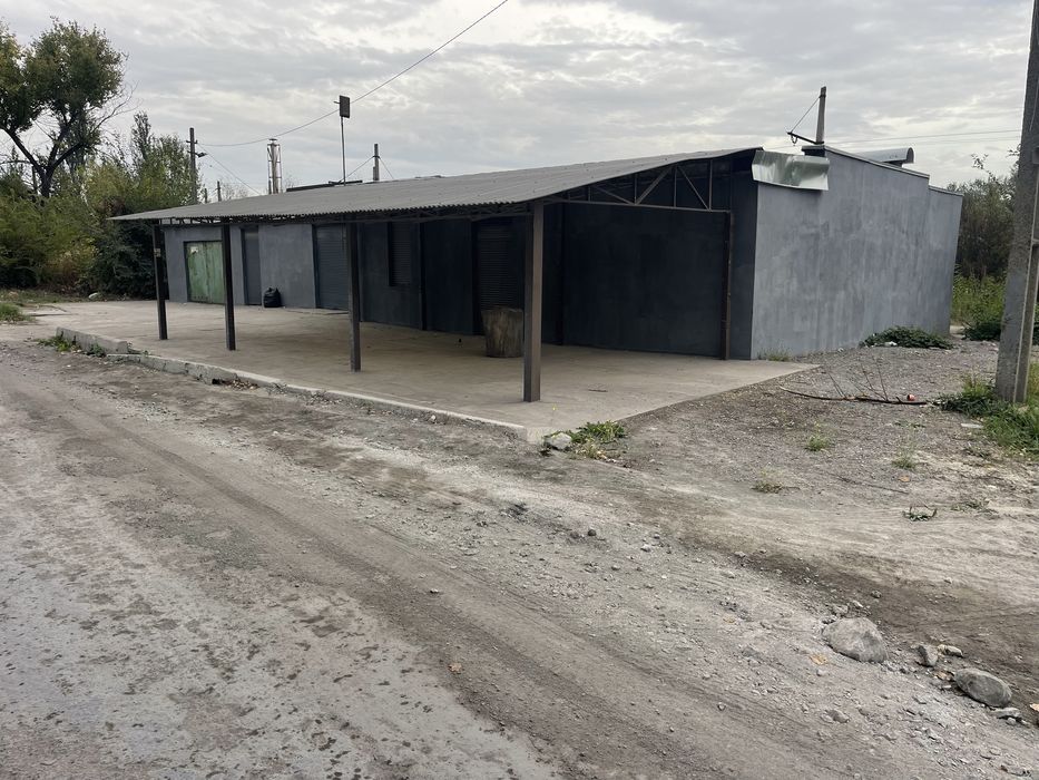 Продам здание под магазин столовую