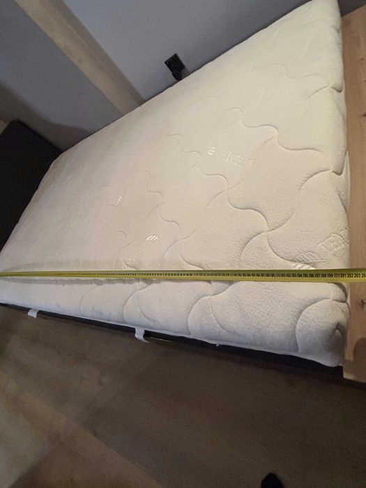 Łóżko wraz z materacem 120x200