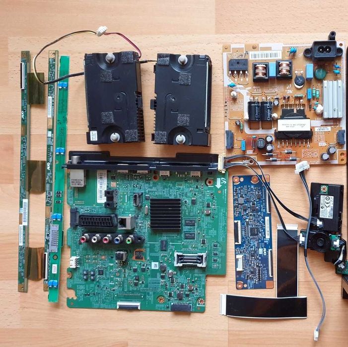 Samsung UE 32H5500AW rozbita matryca części