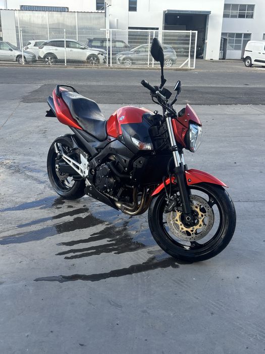 Suzuki  GSR  600