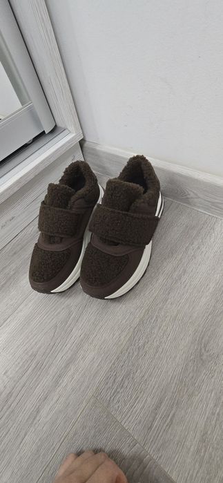 Продам зимові кросівки 24см