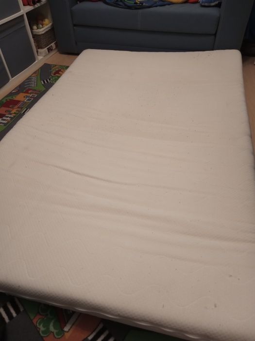 Materac piankowy,gruby 8 cm.
