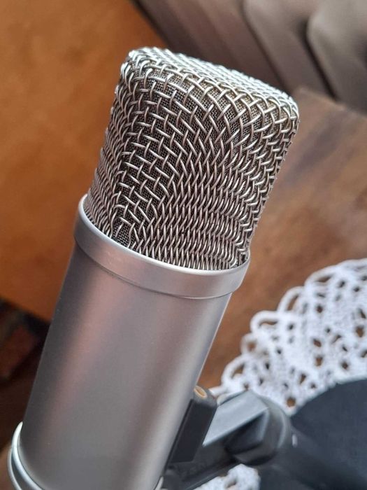 Rode Broadcaster mikrofon pojemnościowy nr 1 w rozgłośniach na świecie