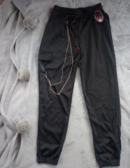 Rewelacyjne spodnie dresowe czarne śliskie z łańcuchem