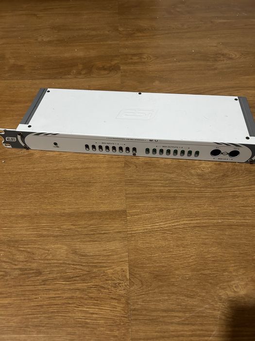 MIDI Interface ESI M8U XL (7 ins-8 outs)