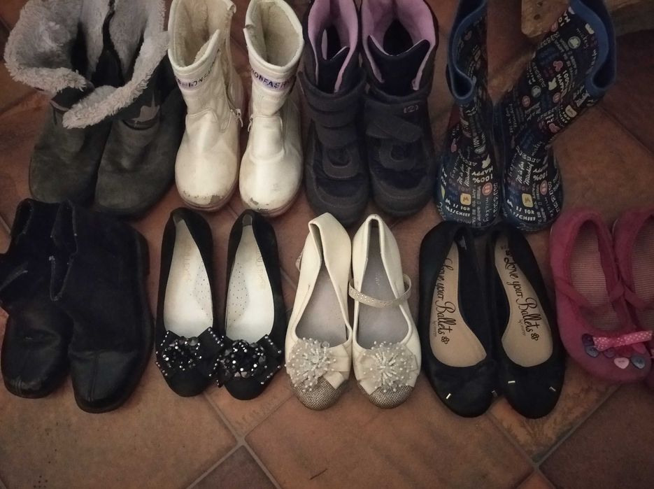 Два пакети взуття розмір 28-34 для дівчинки