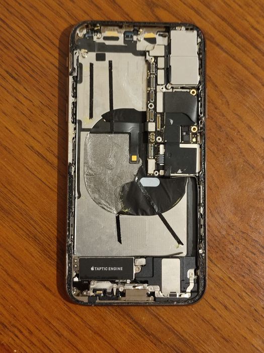 продам телефон iPhone 10 і і кришку запасну