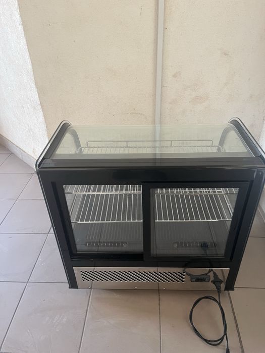 Холодильна Вітрина Кондитерська-Десертна Frosty-Італія 120 літрів