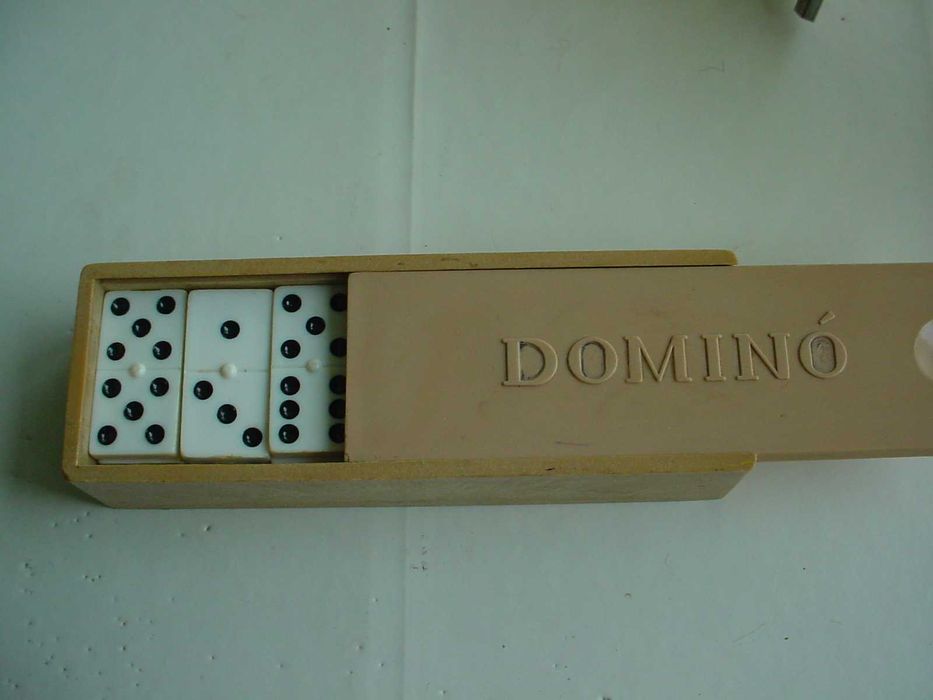 Jogo de dominó EM PLÁSTICO DURO
