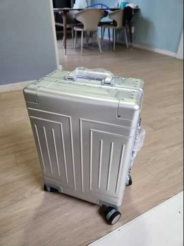 Walizka na kółkach ze stopu aluminium kolory rozmiar 28"
