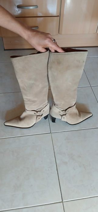 Botas em pele bege nº 37