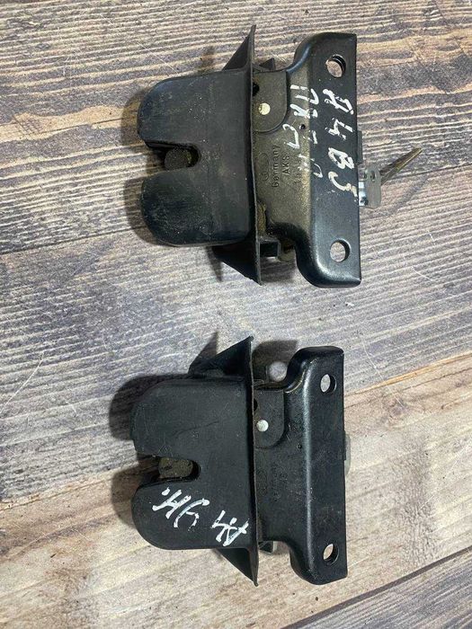 Замок кришки багажника Audi A4 B5 8D9827505A / 8D5827505 універсал седан