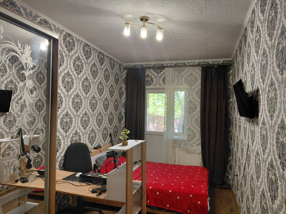 У продажу гарна велика 2-кімнатна квартира.