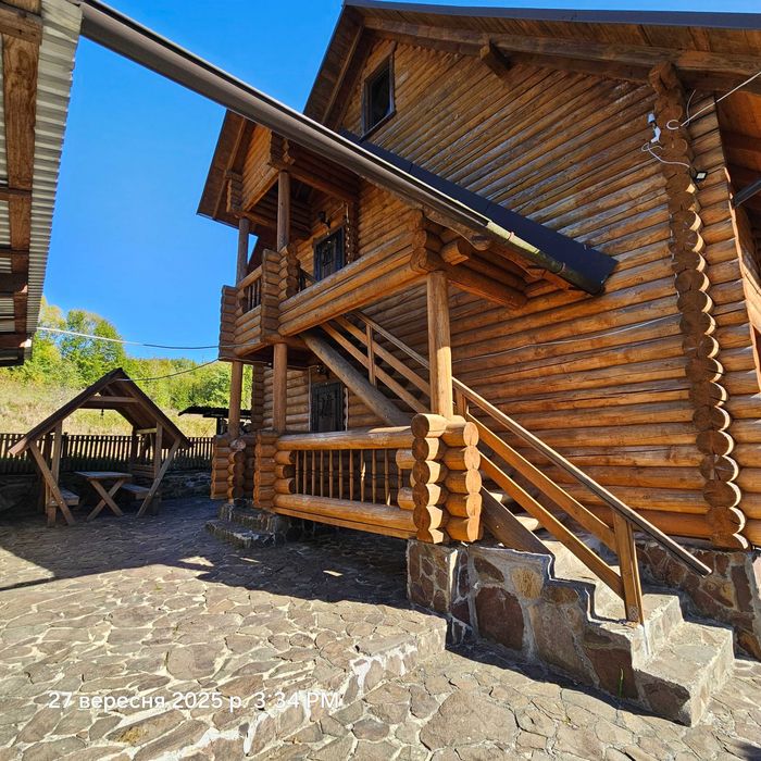 Продаж садиби  з номерами під здачу в Карпатах