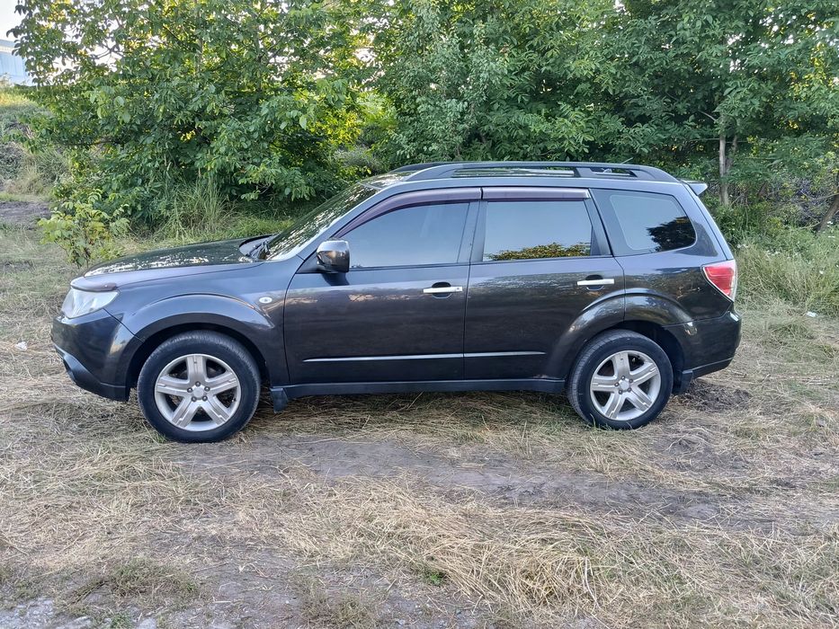автомобиль Subaru forester