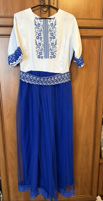 Вишиванки пара.