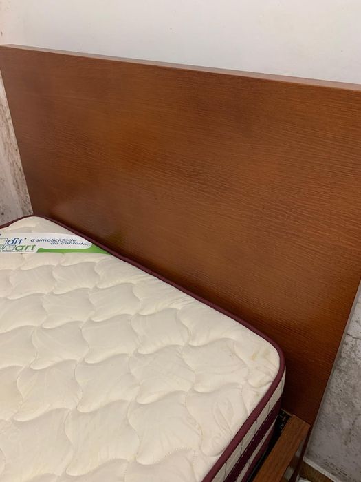 Cama solteiro com colchão como nova