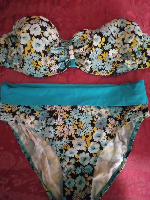 Купальник салатовый в мелкий цветочек