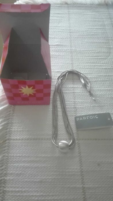 Fio colar com pendente Parfois prateado novo