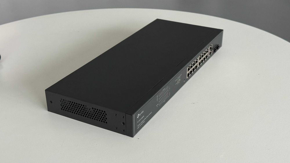 Switch TP-Link (TL-SG1218MPE) - 16 portas Gigabit + 2 uplink