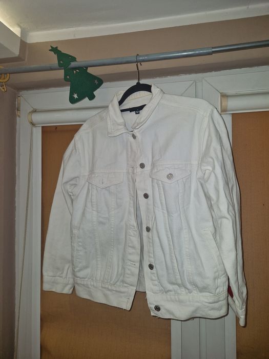 biala oversize kurtka jeansowa