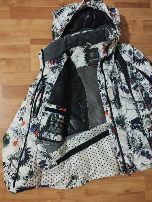 Продається лижна куртка. Стан відмінний.