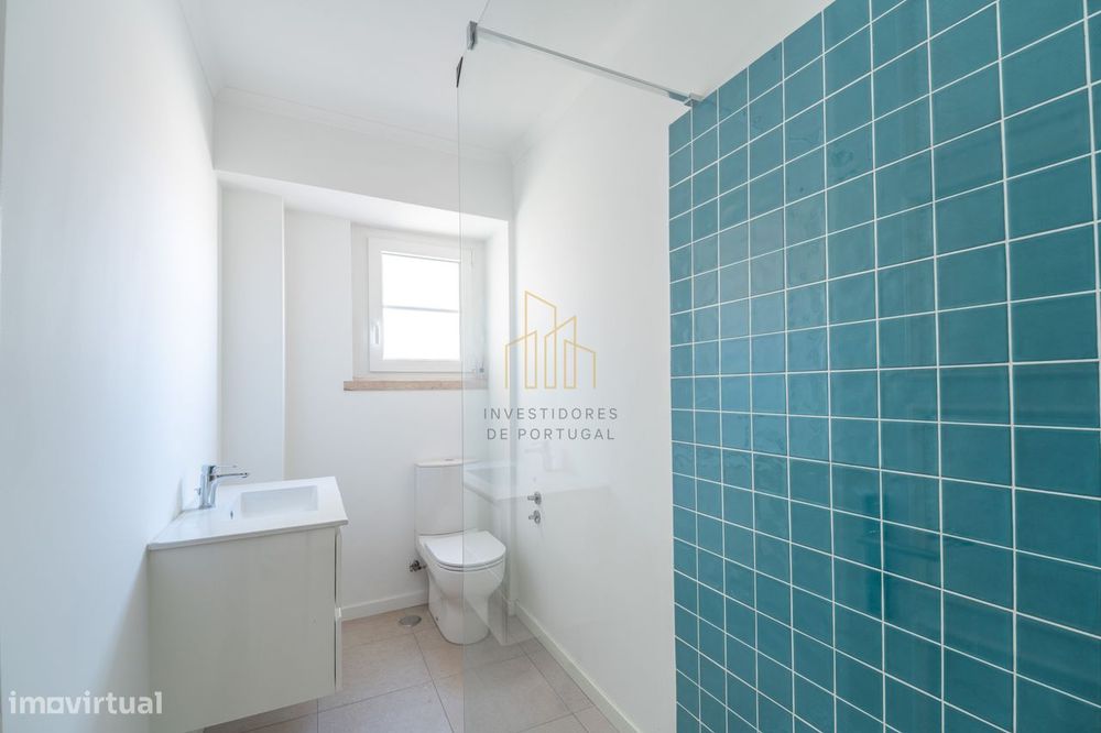 Apartamento T4 Remodelado em Campolide