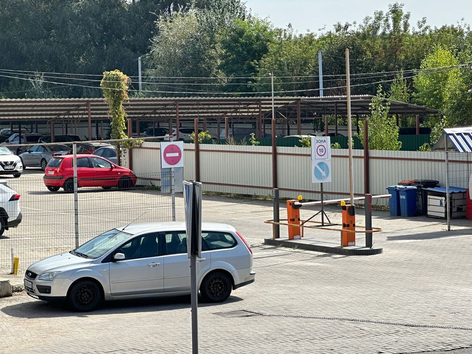 Продам паркомісце по Зарічанській біля Набережного кварталу