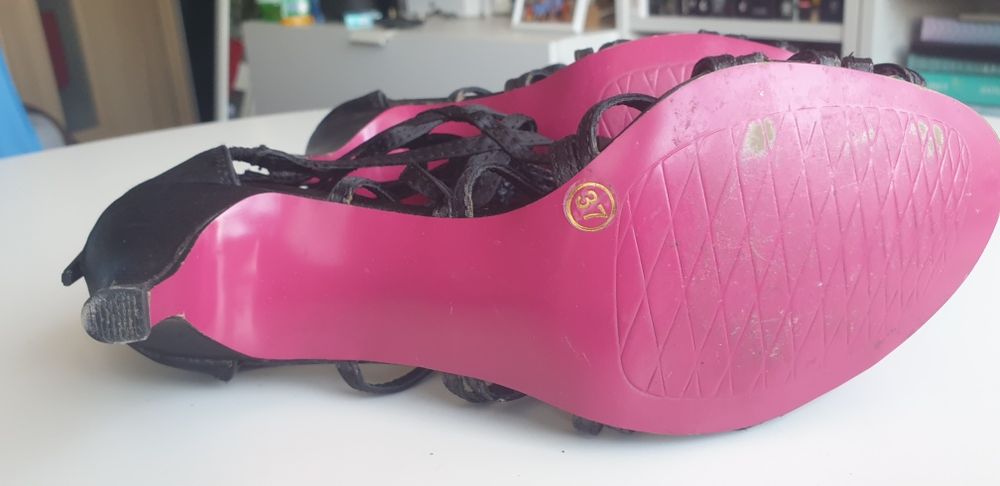 Buty na obcasie 7 cm. Szpilki. Czarne. Rozm. 37