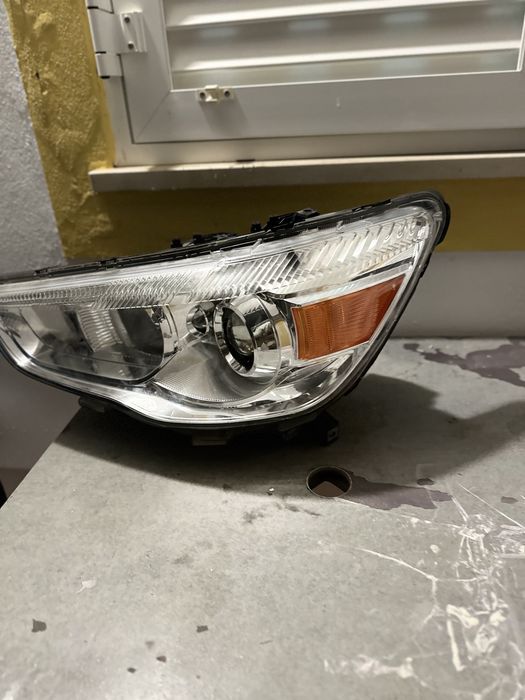 Farol lado esquerdo Mitsubishi ASX