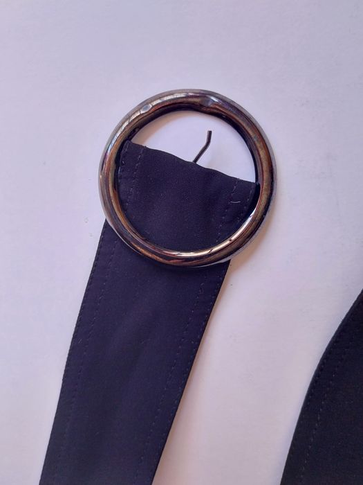 Cinto preto ajustável, em tecido, para calças ou vestidos