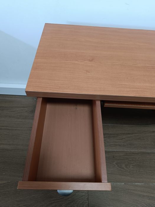 secretaria de madeira