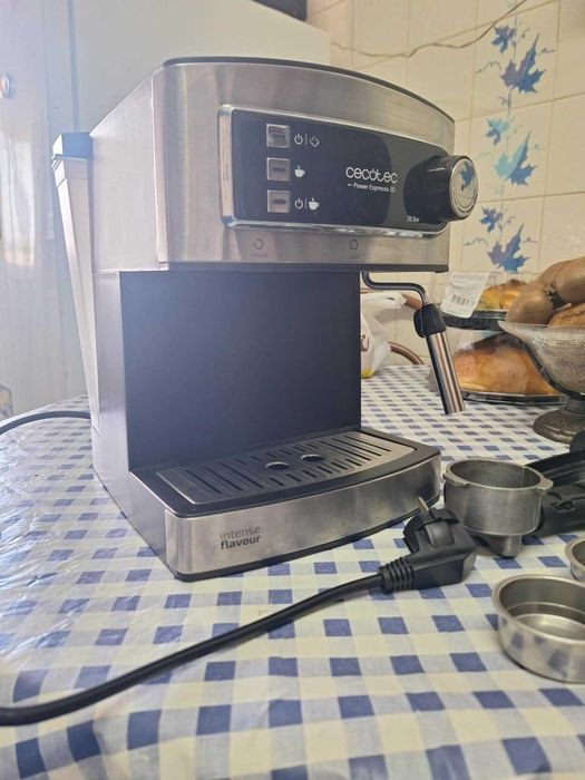Máquina de café Cecotec em bom estado pouco uso