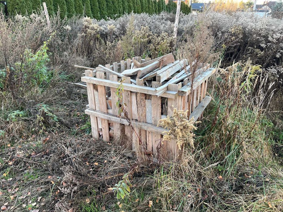 Resztki desek, palet, ogrodzenia, Michałowice-Wieś