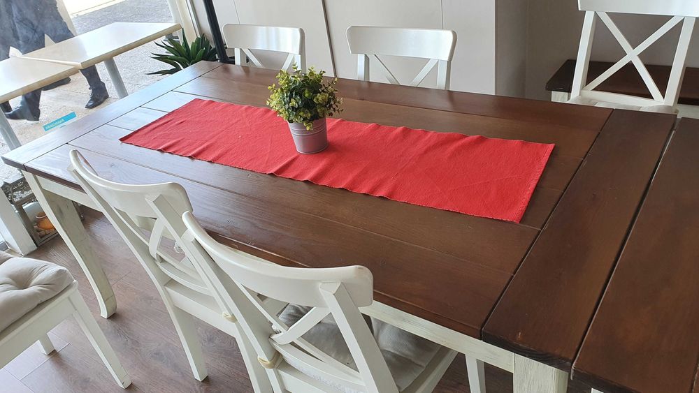 Mesa de madeira para 8 pessoas + 2 bancos