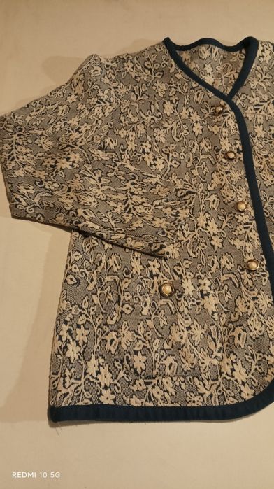 Blazer de senhora em azul e branco,sem marca, blazer usado, mas ainda em bom estado.