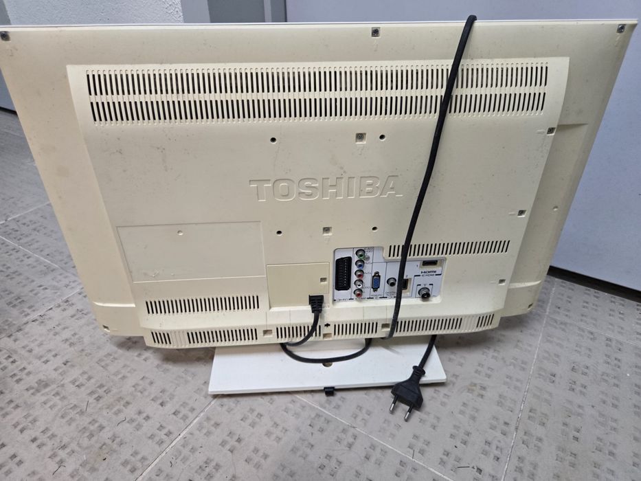 TV Toshiba 19” LCD HD – HDMI + VGA – Branca