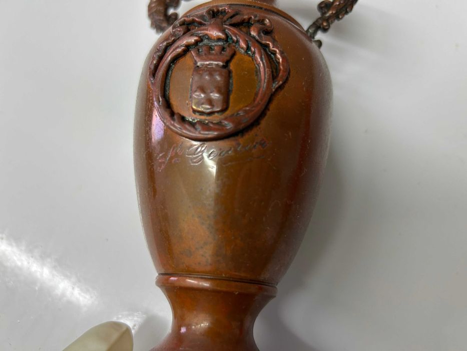 Jarra em cobre assinada