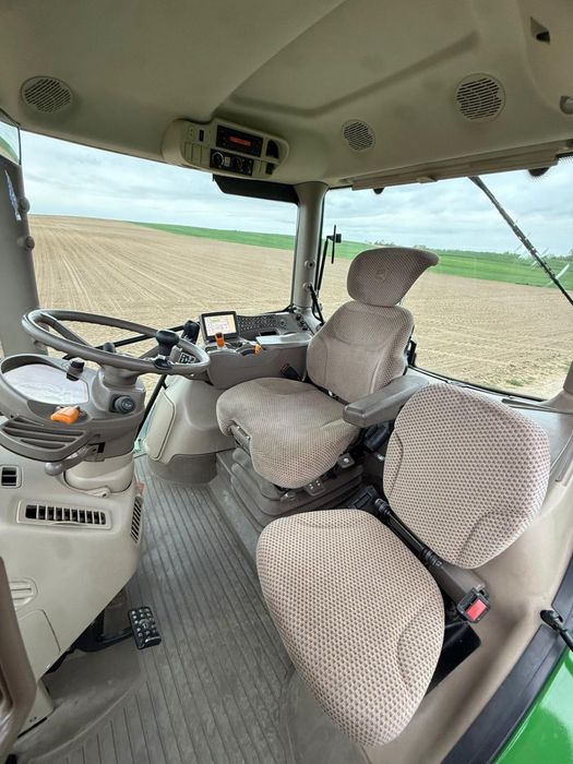 John Deere 6210R
