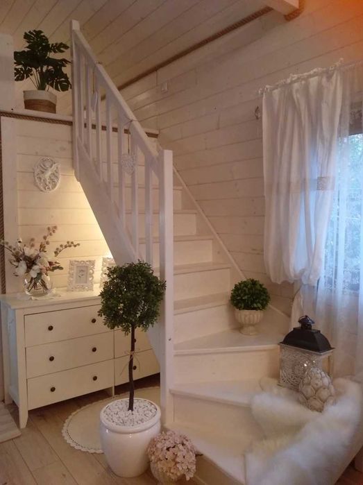 Schody samonośne z drewna klejonego świerk, sosna na wymiar