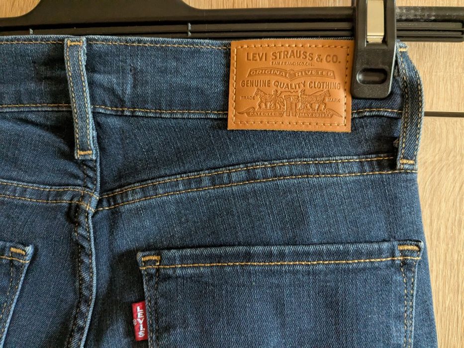 Жіночі джинси Levi's 724 модель