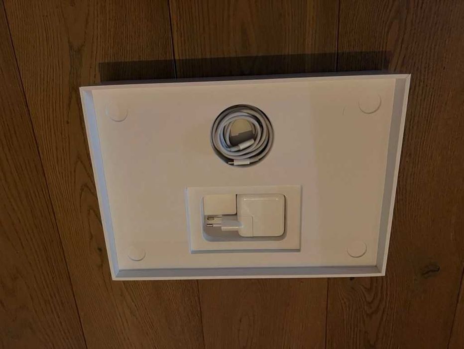 MacBook Air 13', jak nowy, brak śladów użytkowania