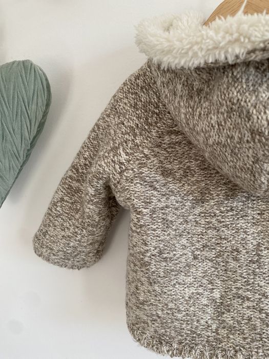 Sweter kurtka zara 68 beżowy brązowy na futerku na guziki