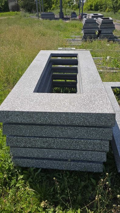 Займаємося виготовленням пам'ятників граніту з крихти та бетону по Укр