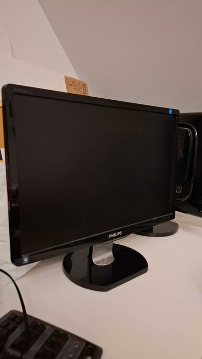 Komputer PC w pełnym zestawie Windows 7 Max