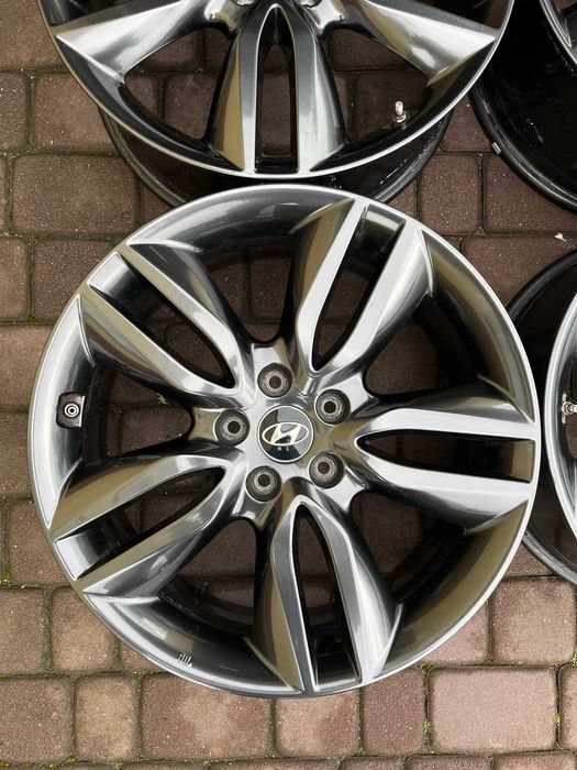 Oryginalne alufelgi Hyundai 5x114,3 19 cali CZUJNIKI Santa Fe Tucson Antracyt