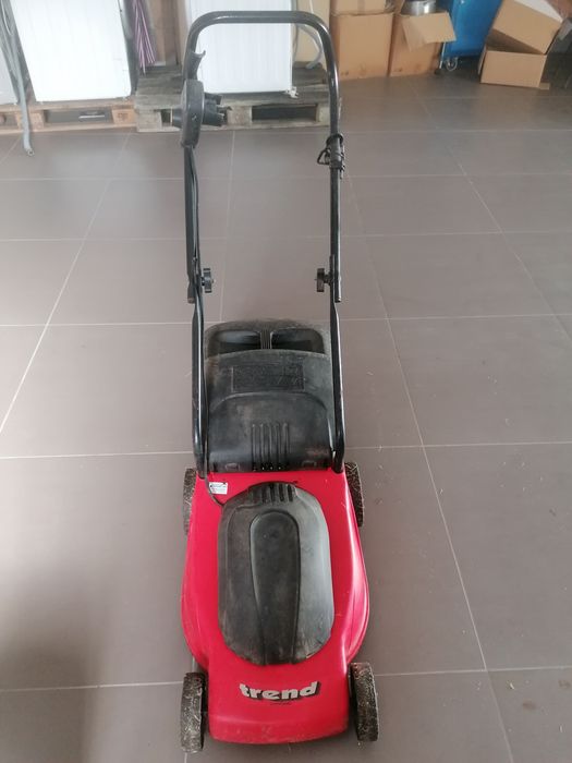 Máquina de cortar relva
