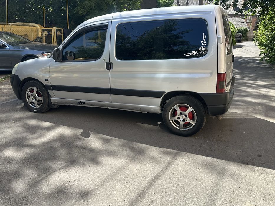 Продажться пежо партнер