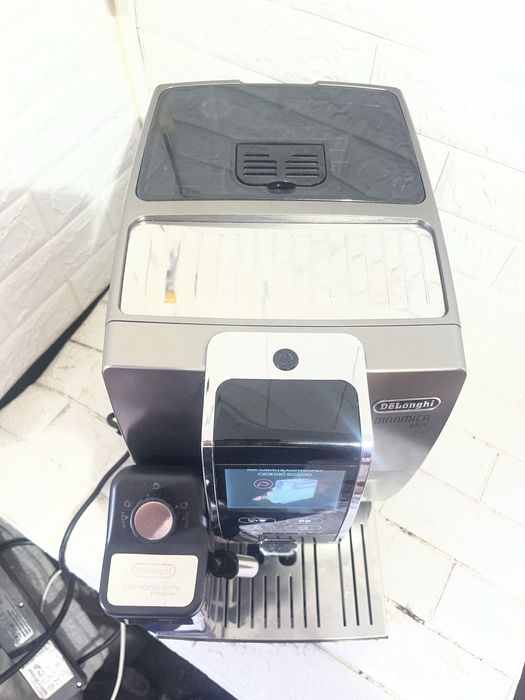 Кавомашина Delonghi dinamica plus