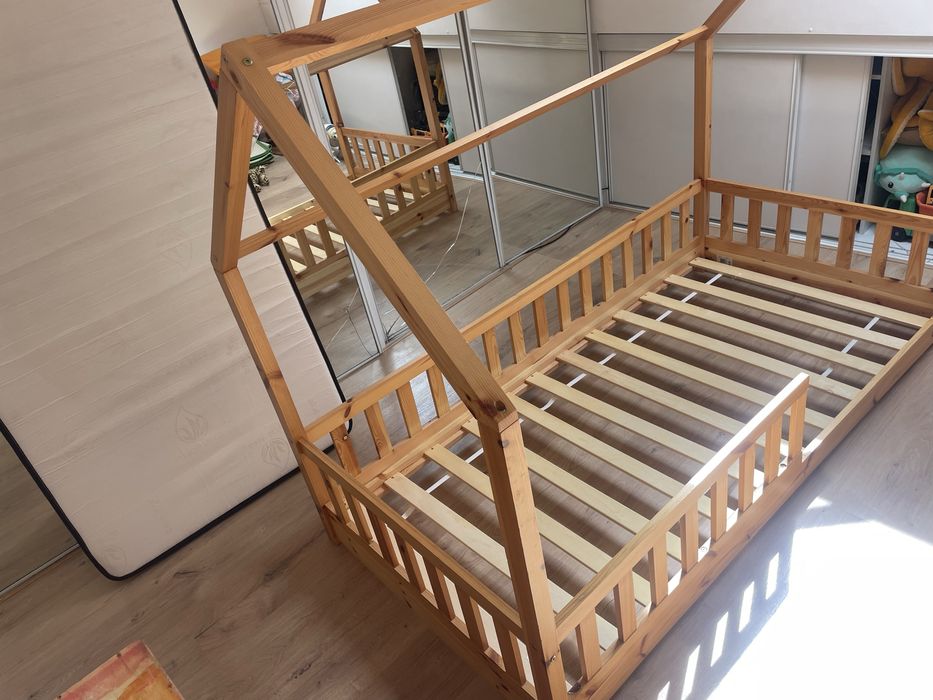 Cama Montessori (ou Cama Casinha ) como nova